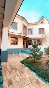 Трехэтажный дом 700 м2 на участке 6.2 сотки в Мирзо-Улугбекском районе