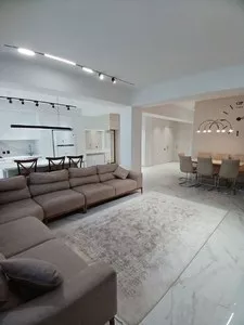 Трехкомнатная квартира в ЖК Bobur Residence, 130 м2