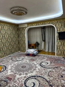 Трехкомнатная квартира в Ц-5, Минор