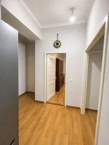 Трехкомнатная квартира в центре, Ойбек