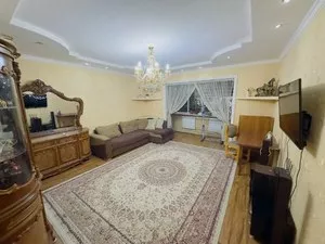 Трехкомнатная квартира в Яшнабадском районе, массив Риёзий