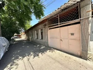 Участок 6,3 сотки с двумя домами, бассейном и сауной в Навруз