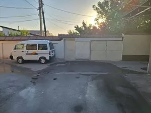 Участок с домом в Алмазарском районе