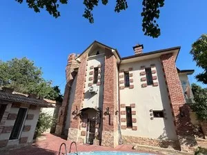 Земельный участок 9.92 сотки с домом в Мирзо-Улугбекском районе
